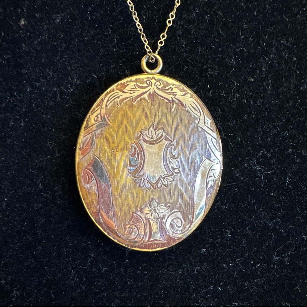 Large Antique D&C Victorian Gold Fill Photo Locket Pendant Necklace Etched Heavy - Picture 2 of 16